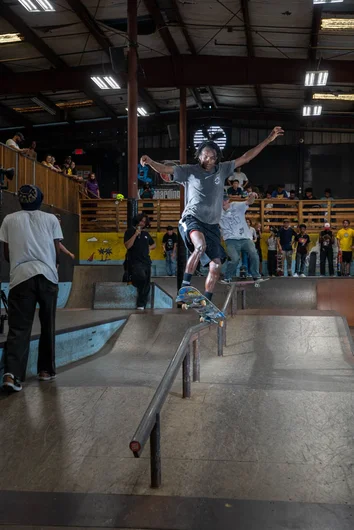 <!--gsd21-->
Then, the next obstacle is the double kinked rail. Kris does this Back 5-0 amongst several other hammers.
