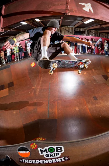 <!--am19practice-->
<!--am19bowljam-->


Cedric gets the bowl jam started with a Floater over the hip.
