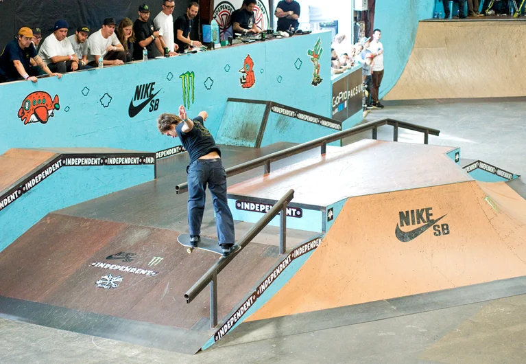 <!--am15sunday-->

Axel Crusher flies by on a BSTS at lightning speed.