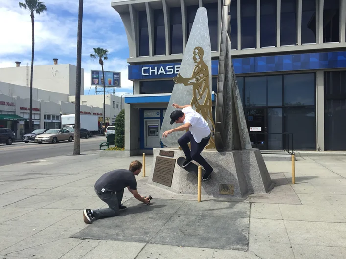 <!--lart15-->

In LA this is just another thing. Milligan threads the needle wall jam style. 