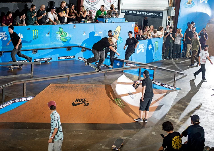 <!--am16satphotos-->

Lock into a pinch and plow through the crowd, Front Crook-Back Smith and into the tran.
