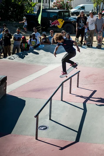 <!--daport14sun-->

That's a 270 boardslide.