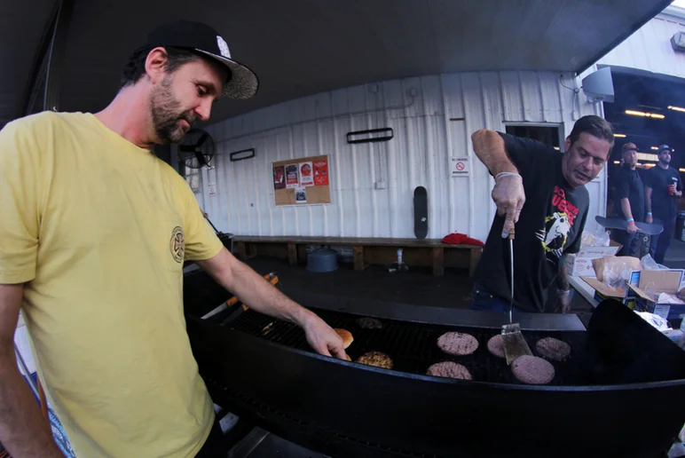 <!--ffombj-->

Brian handling quality control on the grill, while Jay starts tossing burgers.