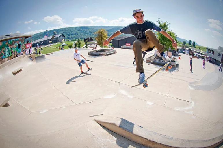 <!--wpa-sat-->

Alex Midler spinning in circles.