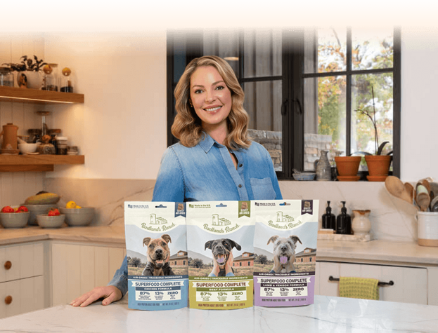 Katherine Heigl in her kitchen with Superfood Complete 