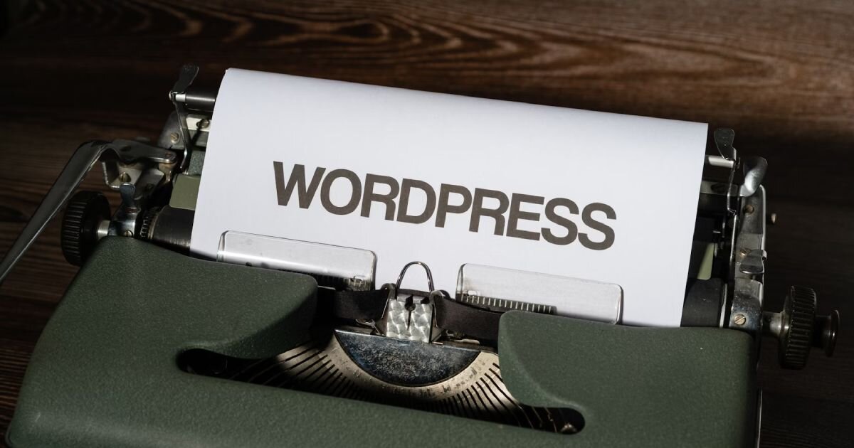 Egyedi fejlesztés vs WordPress: Miért válaszd az egyedi megoldást?