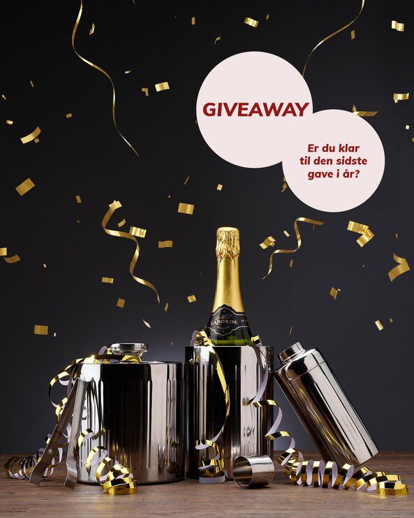 Festlig opstilling med champagneflaske i en blank køler, barudstyr i metal og guldkonfetti på et bord. I toppen ses teksten “Giveaway” og “Er du klar til den sidste gave i år?” på en mørk baggrund.