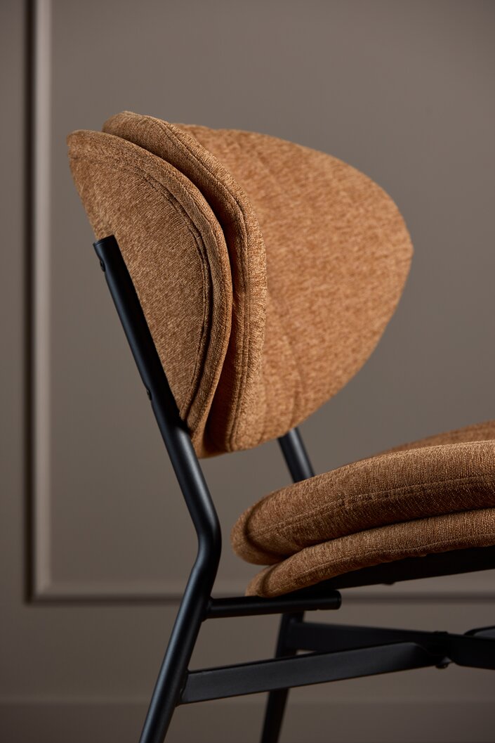 Burma loungestol detaljer med terracotta farvet stof og sort metalstel