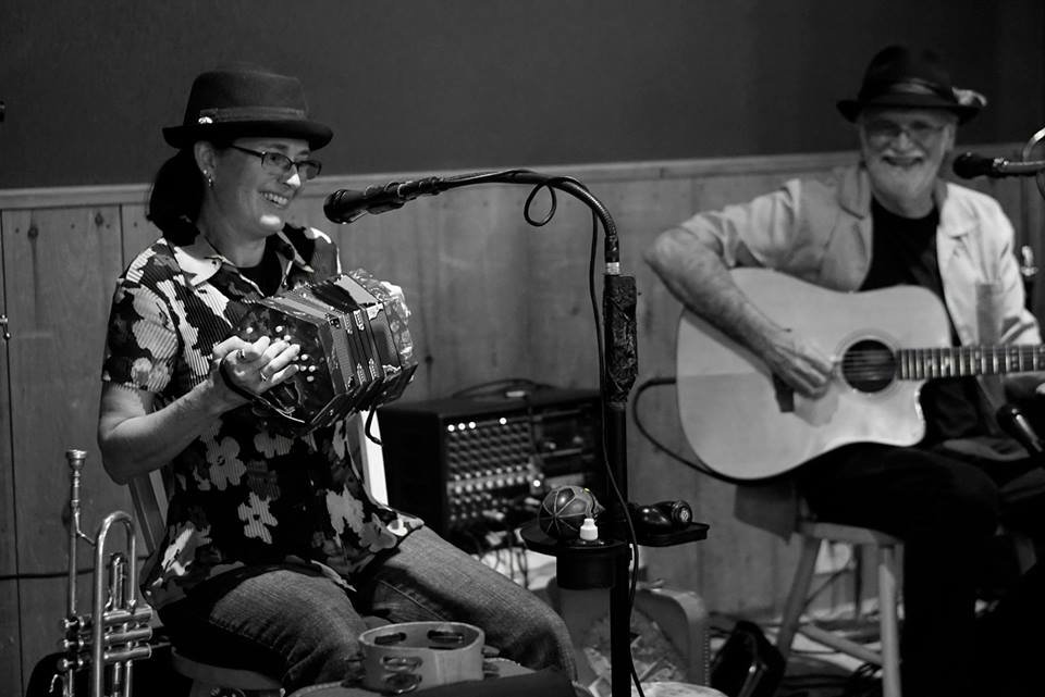 Live Music with Sound Traveler