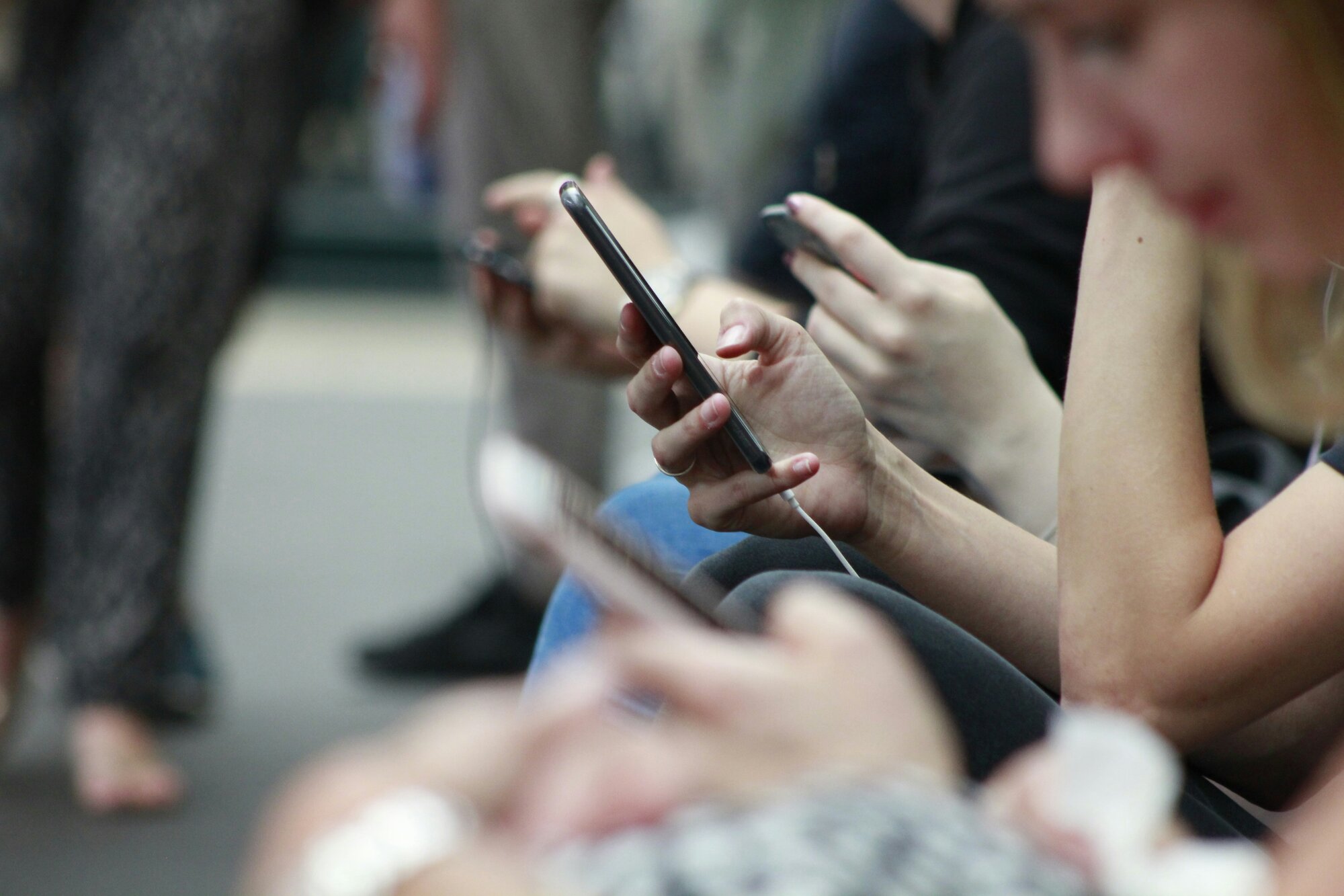 of flyers claim to search for a product after airport ad exposure
