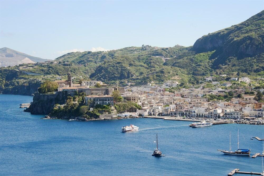 Lipari the thinking travelelr
