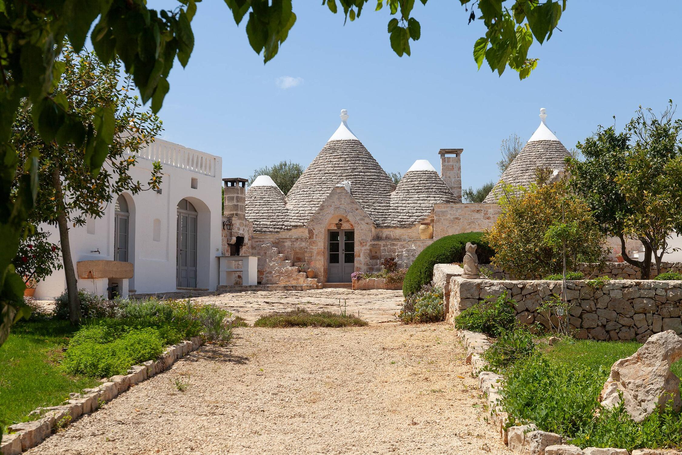 Trulli Houses Puglia: Complete Guide to Italy's Iconic Homes