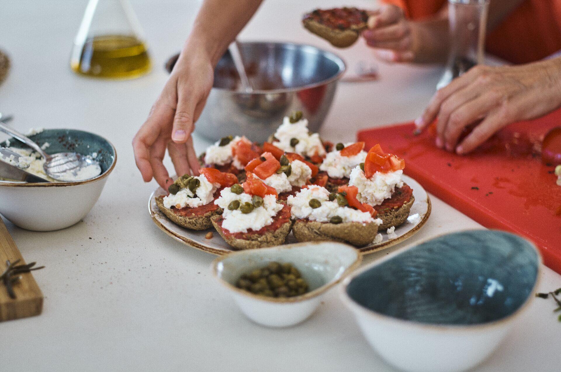 Battle of the Banquets: Is Traditional Italian or Greek Food Best?