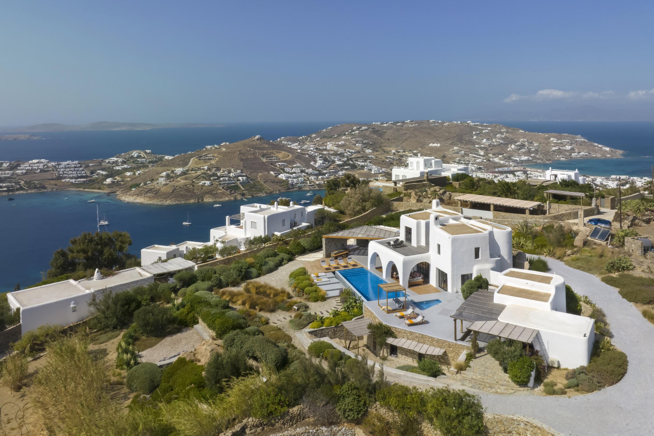 A Cyclades Island Hopping Route: Two Weeks Across the Aegean