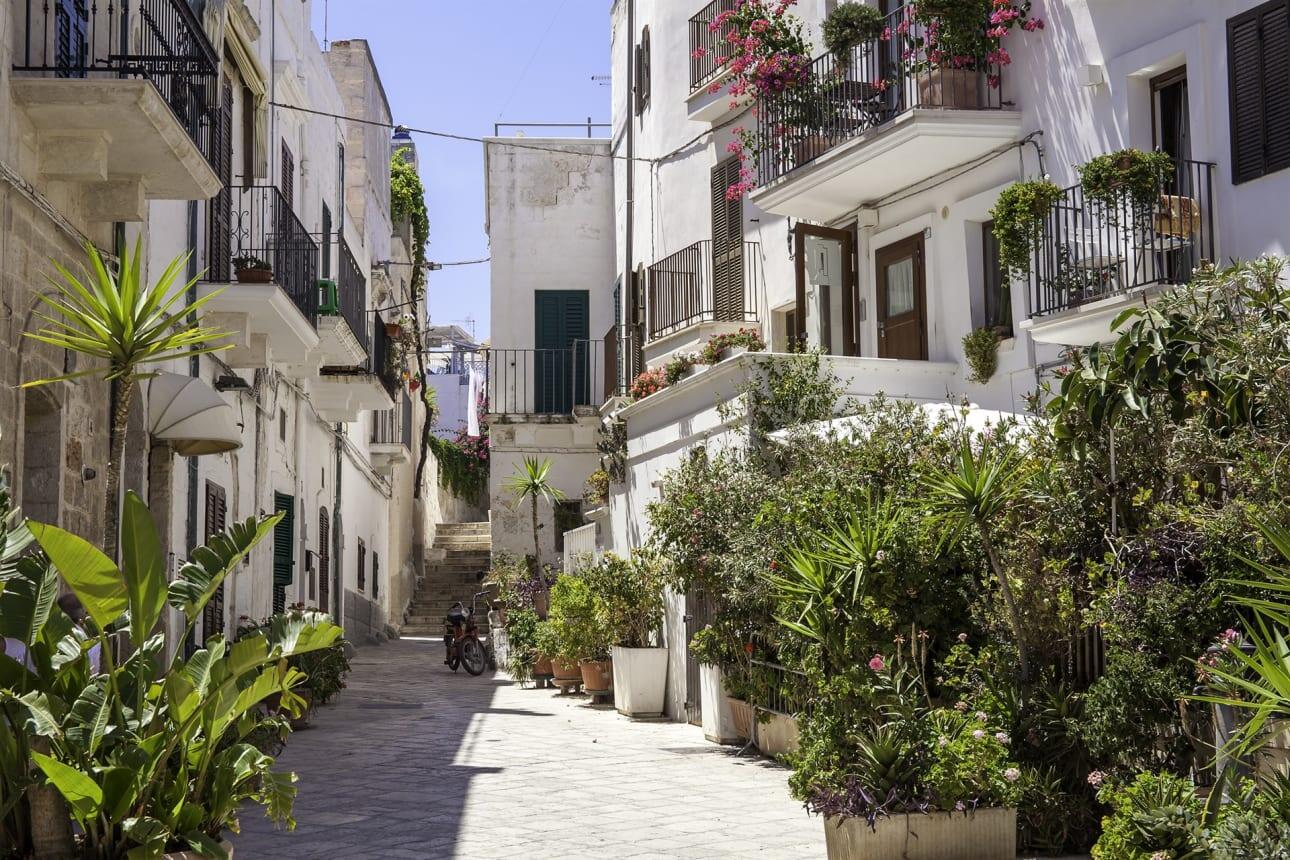 Putignano: The Complete Guide to Puglia's Hidden Carnival Town