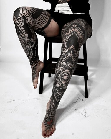 Diamante Murru Tattoo Designs on Legs