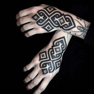 Diamante Murru Tattoo Design on Hands