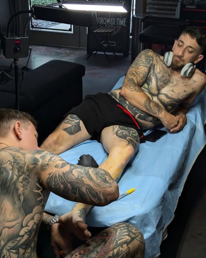 Evan Duswalt getting tattooed by Christian Boye Larsen