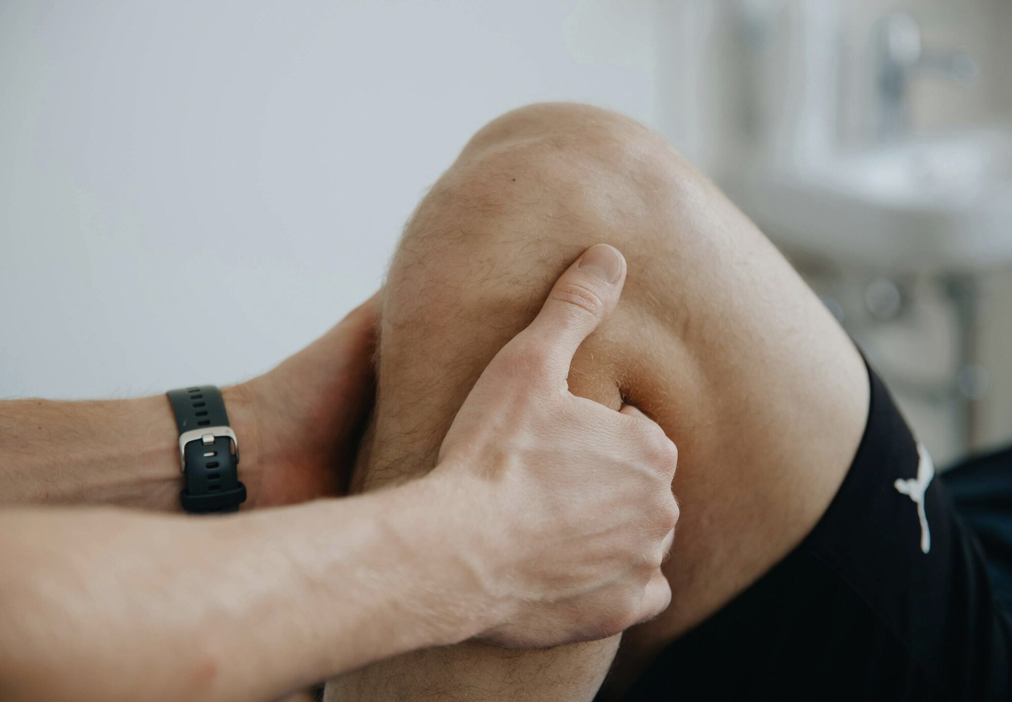 Osteopathin behandelt eine Patientin