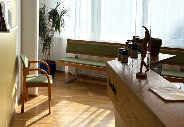 haelsi 1020 Empfang mit Anmeldung und Wartebreich