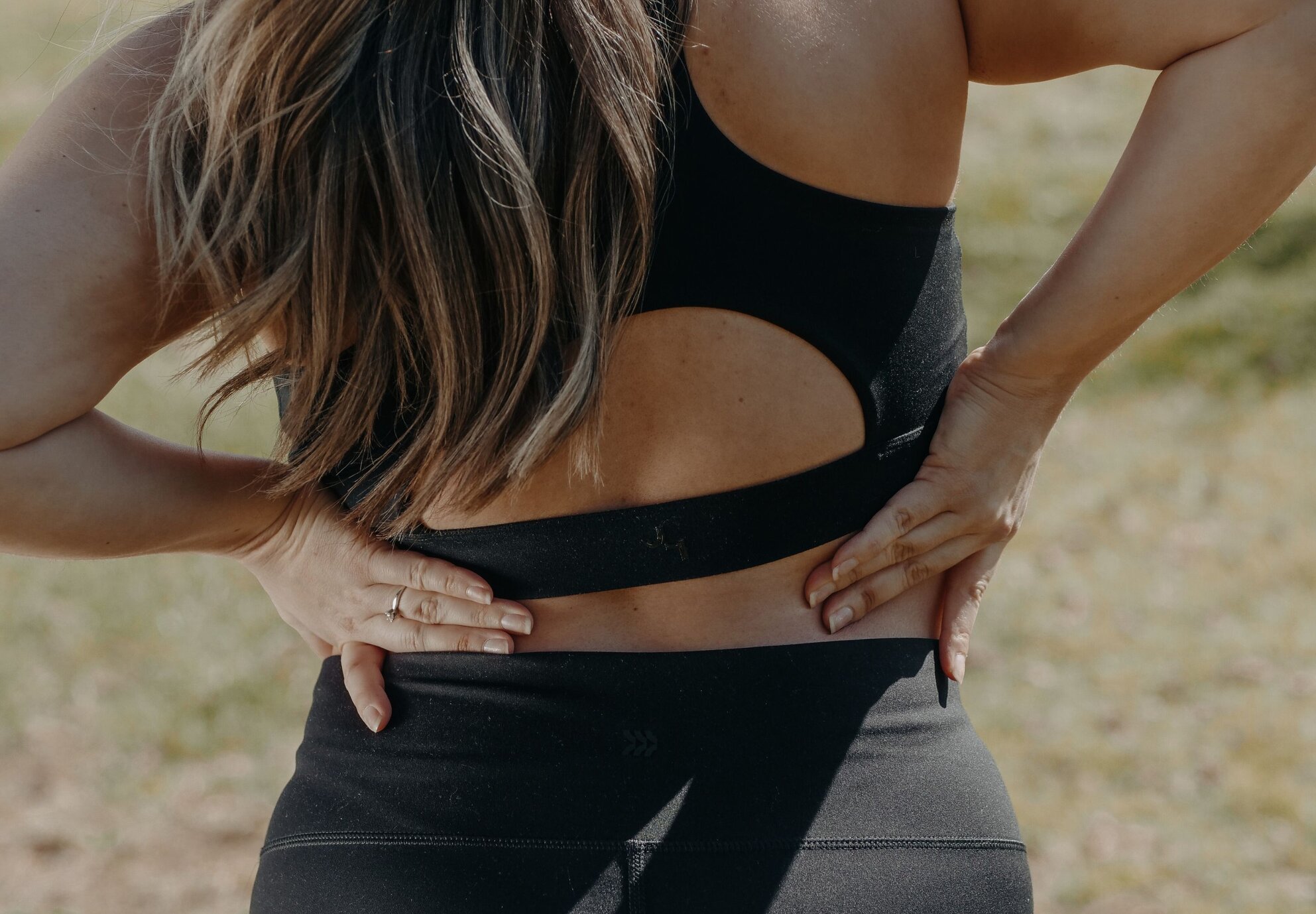 Muttermalkontrolle: Nahaufnahme eines Gesichts mit Sommersprossen. Das Foto betont die Einzigartigkeit unserer Haut. 