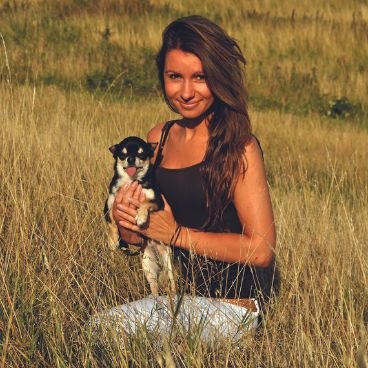 Bianca, Different Dog's nutritionist holding her dog in her arms