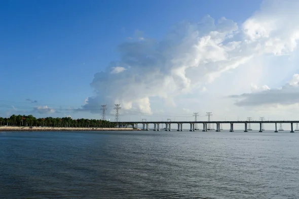 A picture of a florida bridge for the residency requirements answer page.