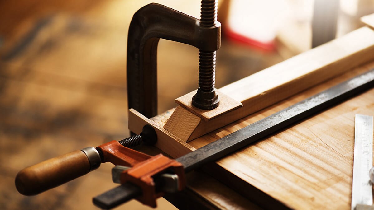 How to Use Bar Clamps (Types & Common Mistakes)