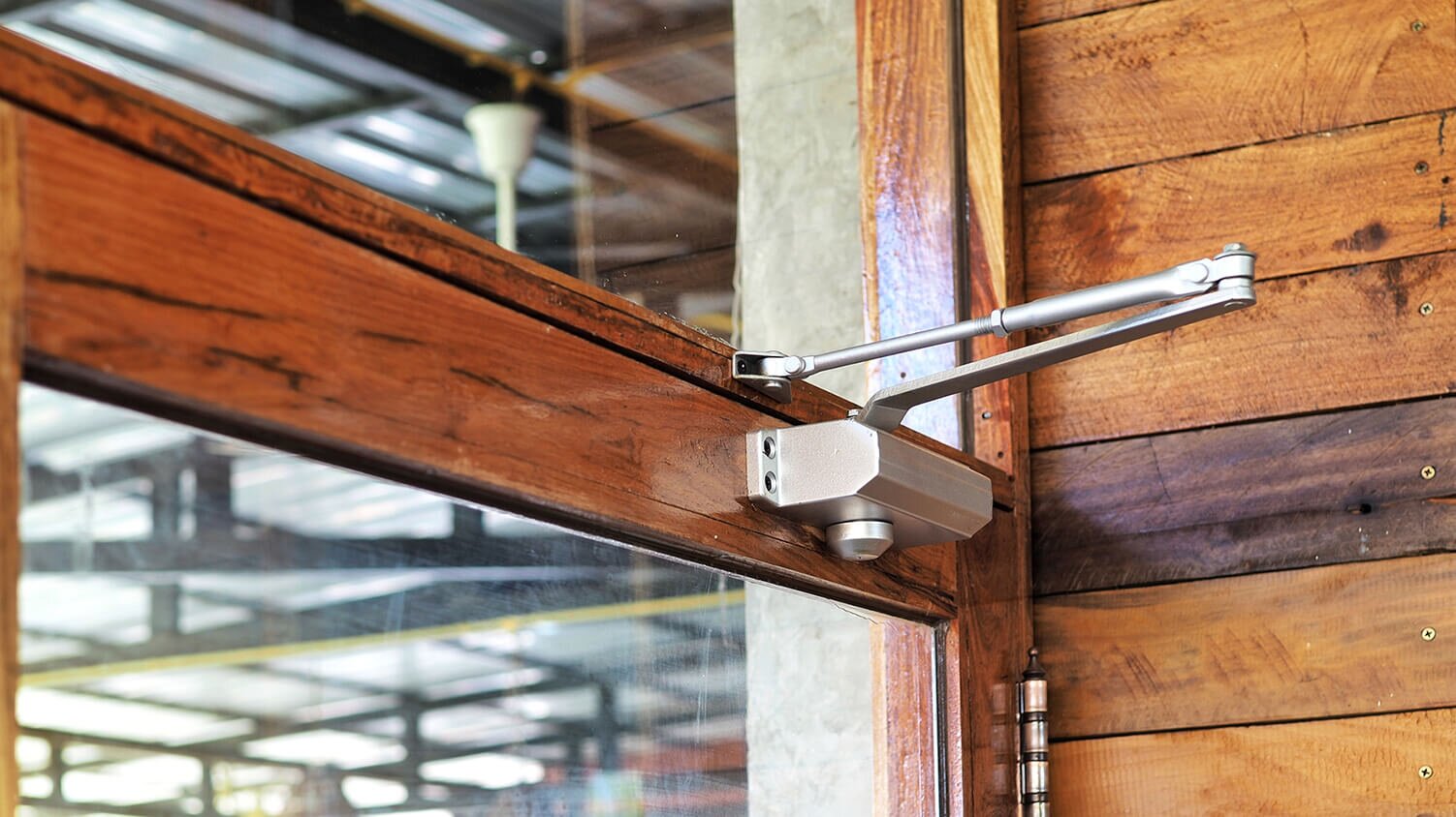 How to Select the Right Door Closer