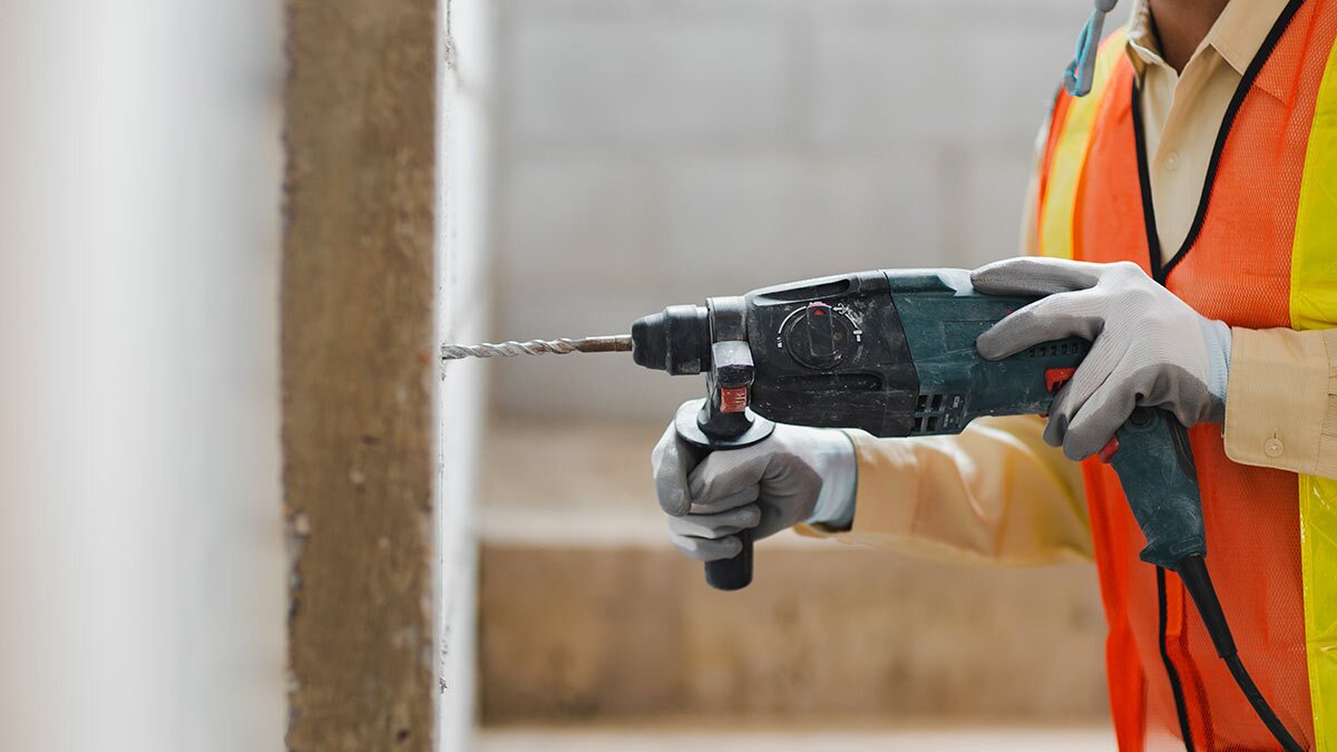 Choosing the Right Drill for Your Business: Pneumatic vs. Electric Drills