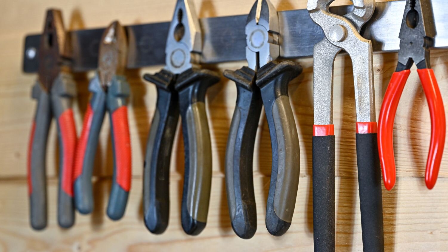Types of Pliers: Choosing the Right Tool for Your Industry