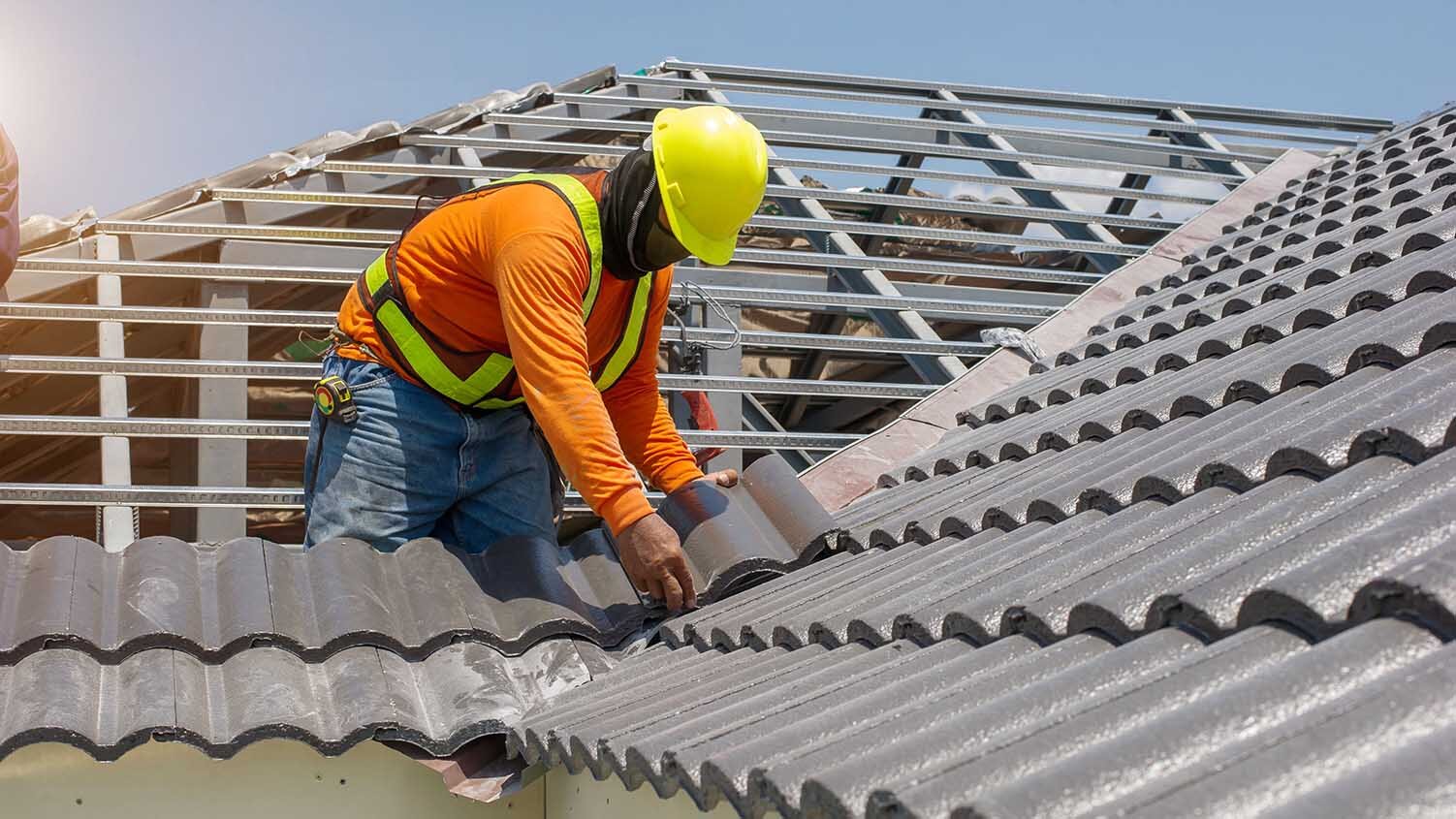 How to Dress When You’re Working in the Heat