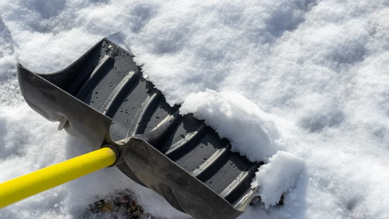How to Choose the Right Snow Shovel for Your Small Business