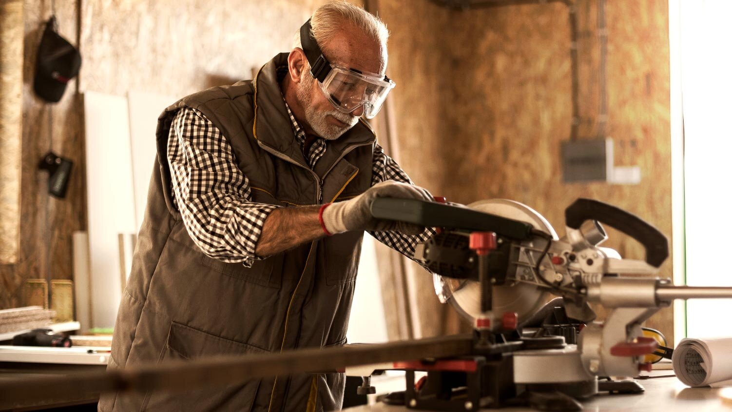 Compound Miter Saws: A Guide to Different Types and Uses