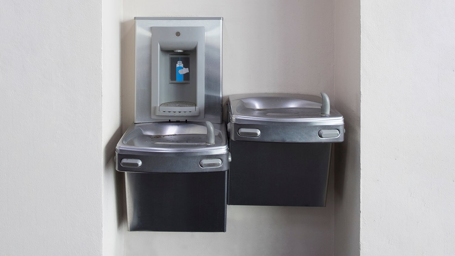 2 water fountains side-by-side at 2 different heights. 1 water fountain also has a water bottle filling station.