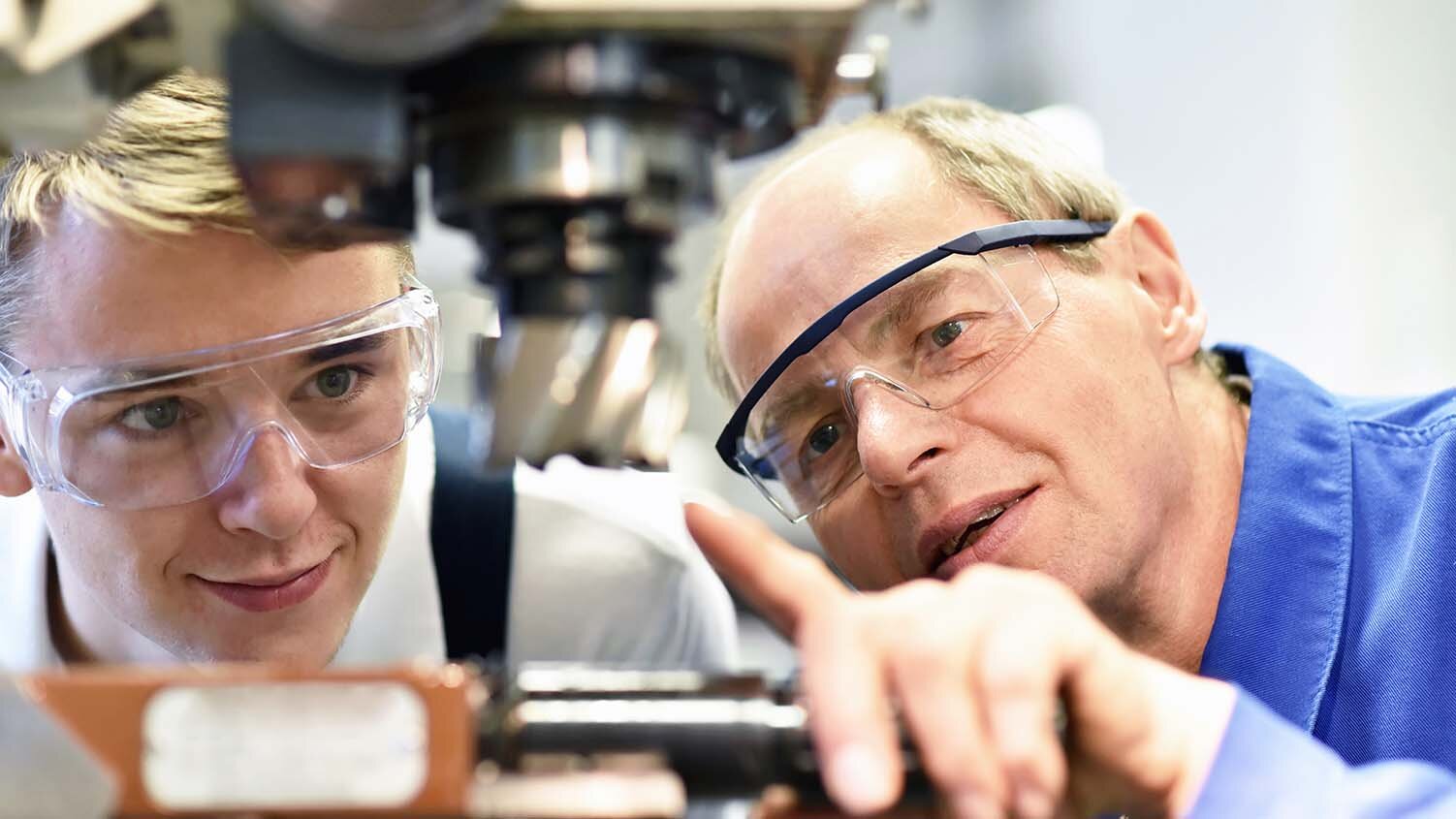 Choose the Right Lubricating Oil for Your Machine Tools