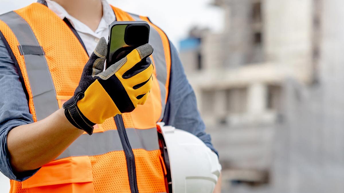 Touchscreen-Compatible Gloves for a Digitally Enabled Worksite