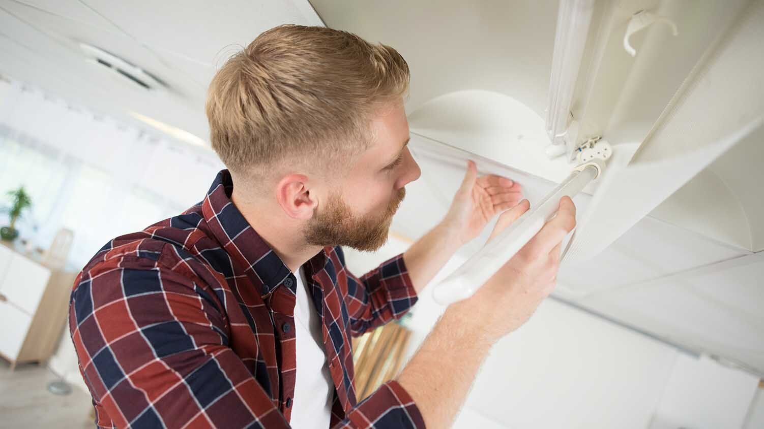 How to Check Whether a Fluorescent Light Ballast Has Gone Bad