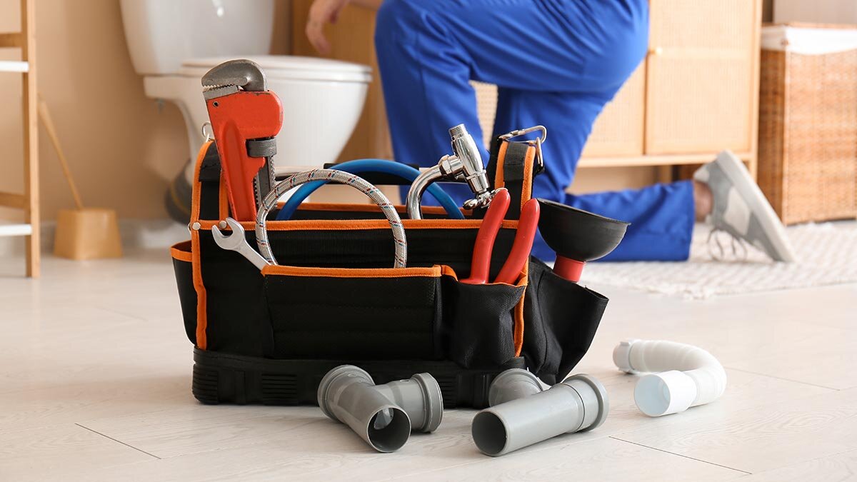 Plumber’s Tool Bag: 5 Must-Have Tools for the Jobsite