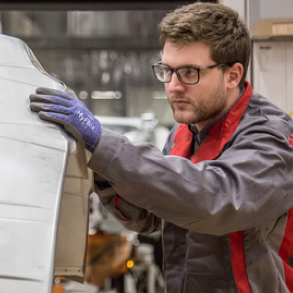 HyFlex® 11-561 Industrial Glove In Use