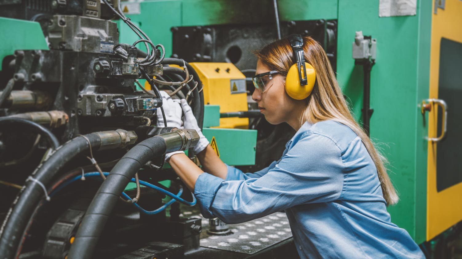 Women In Blue Collar Jobs: Emerging Trends + Data to Know