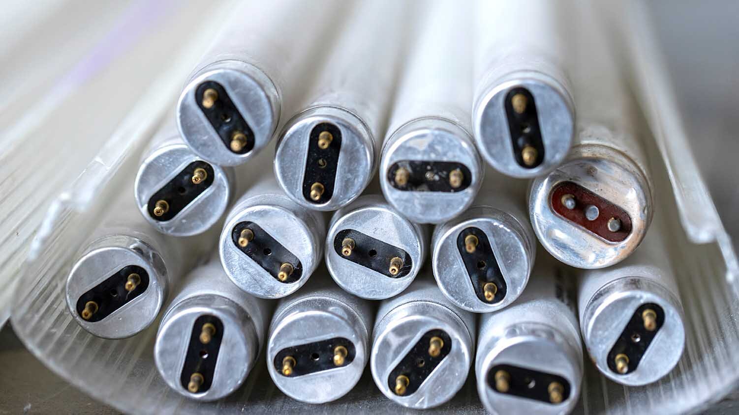 How to Replace/Install Linear Fluorescent Lights