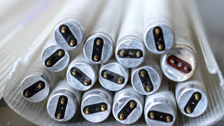 How to Replace/Install Linear Fluorescent Lights