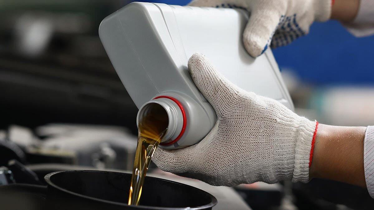 Power Transmission Fluid vs. Power Steering Fluid: A Fleet Owner’s Guide