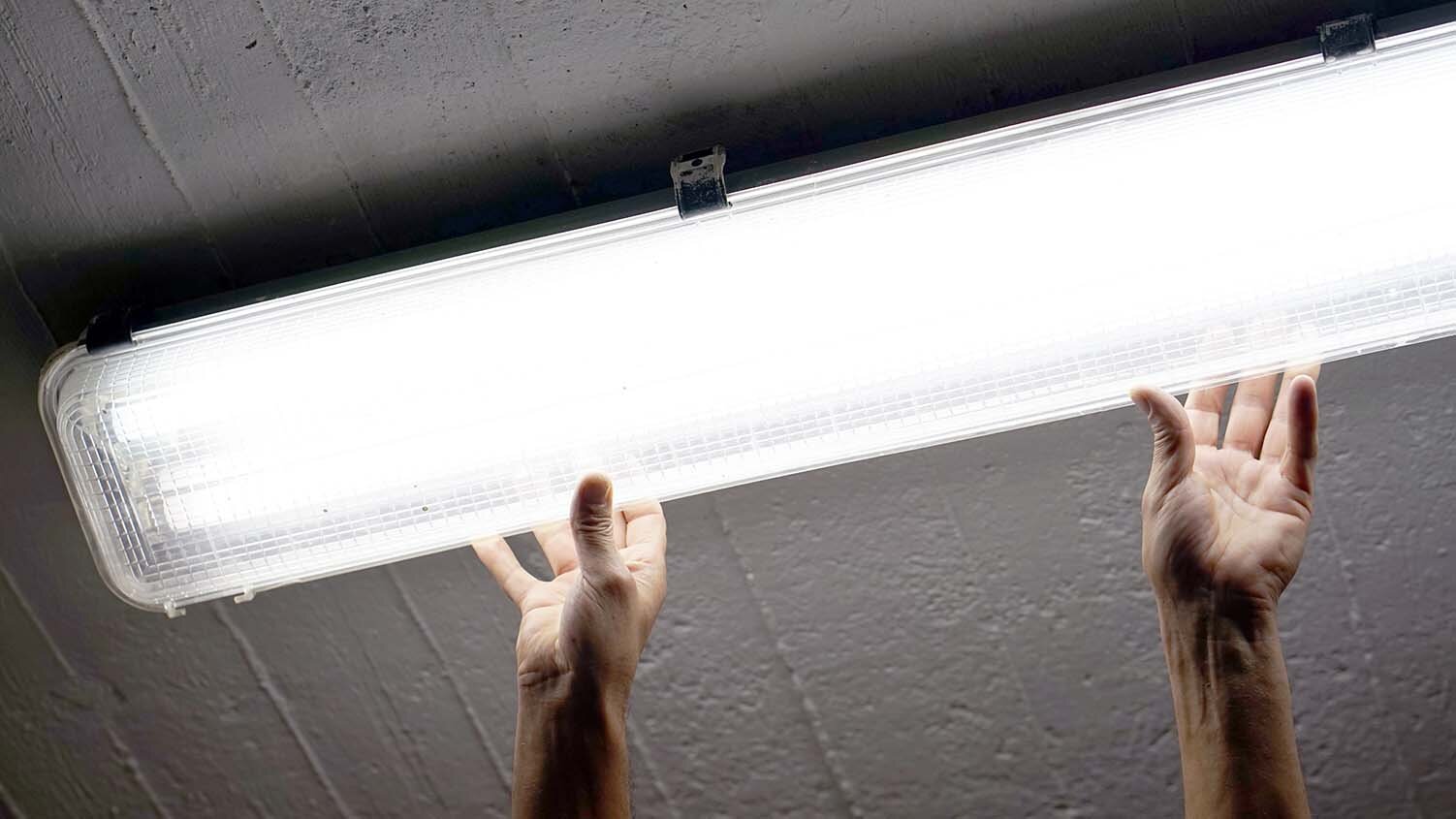 How Do Fluorescent Lights Work?