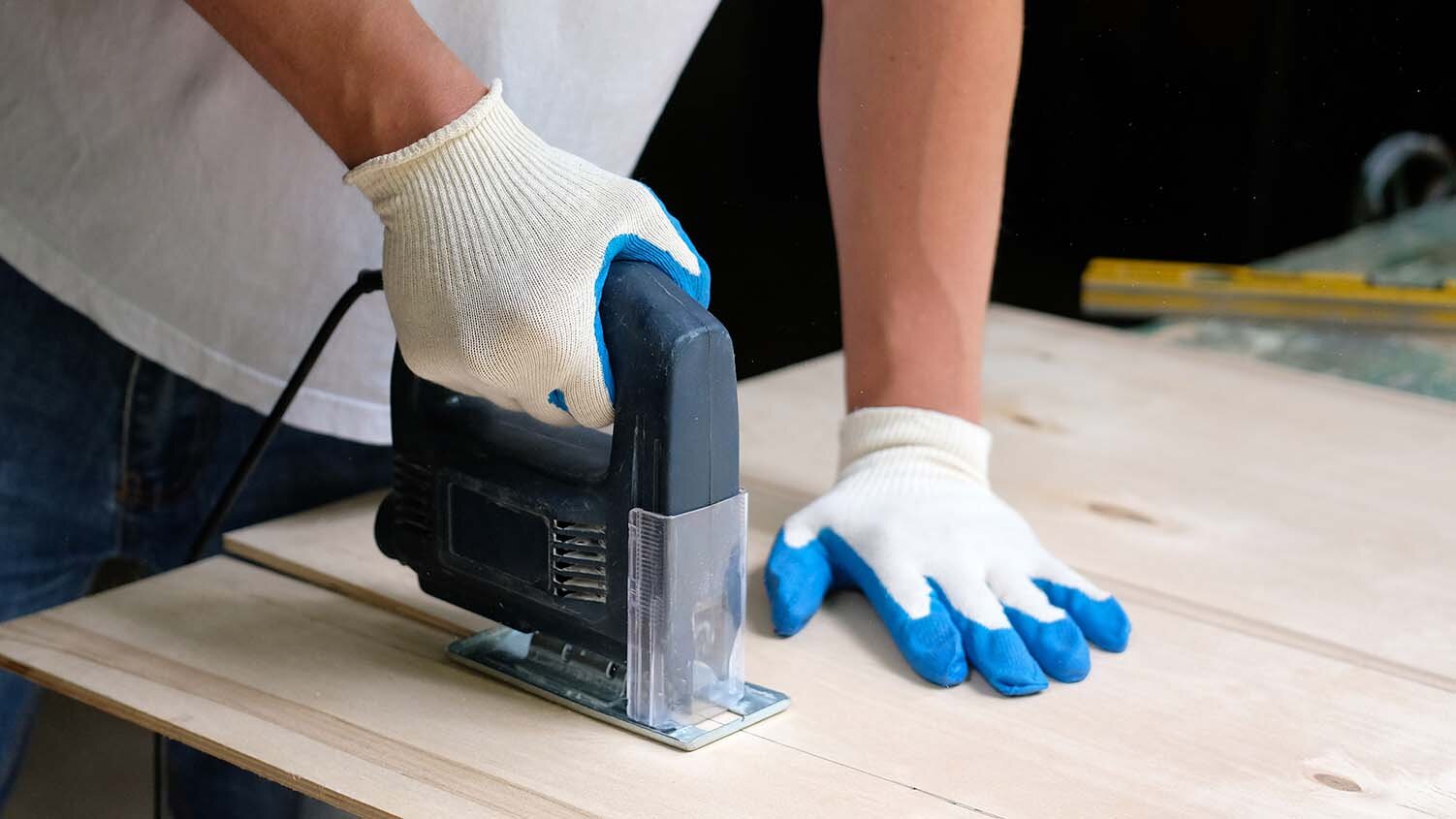 How to Choose Cut-Resistant Gloves for Your Team’s Safety