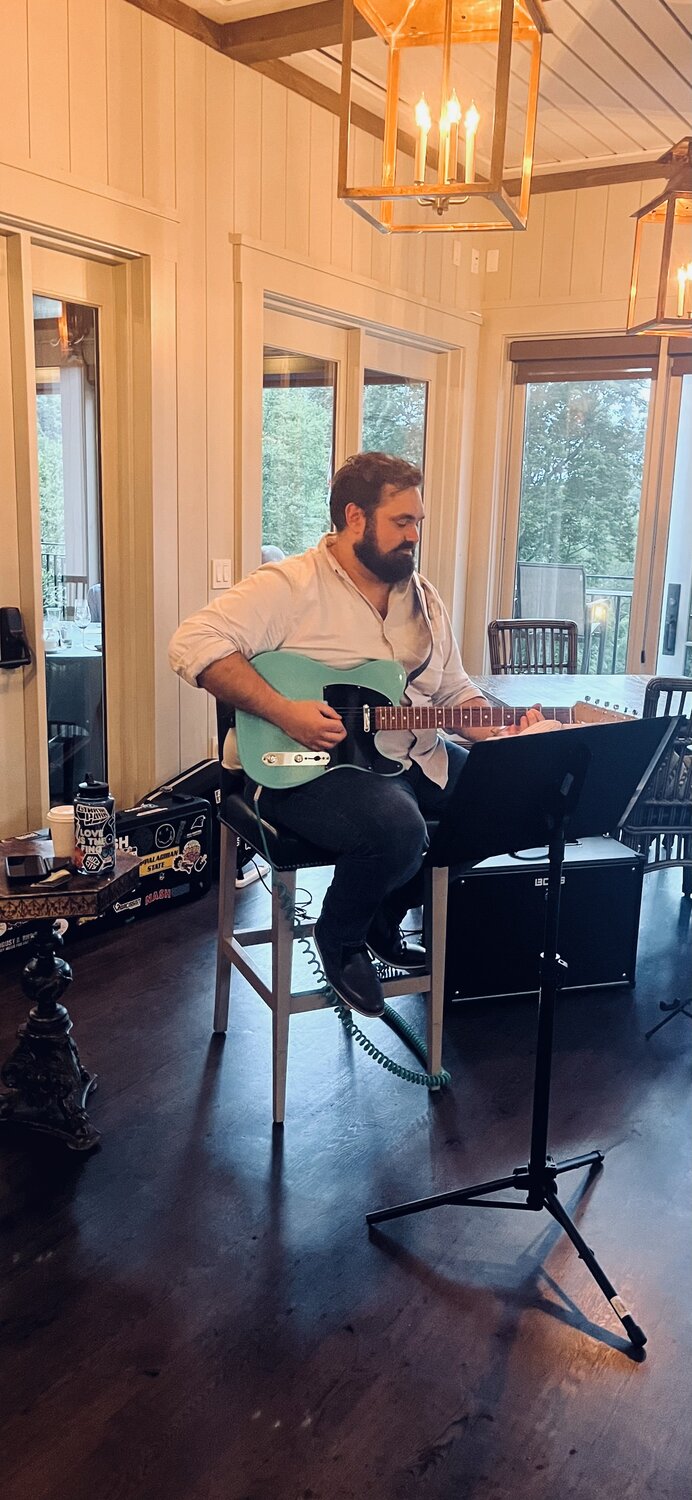 Live music with Eric Barnes- Mills River