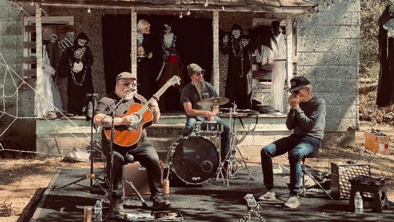 Live Music with Roots and Dore - Old Fort