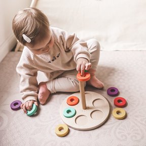 Child playing with the Stacker