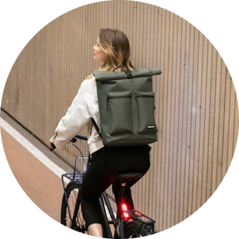 Fietstas van het merk Urban Proof op een stadsfiets uit het assortiment van PENDLR.